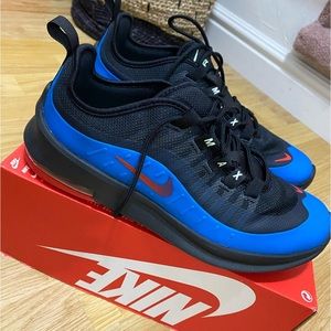 Nike Air Max Axis - Brand New - kids 7y / womens us8